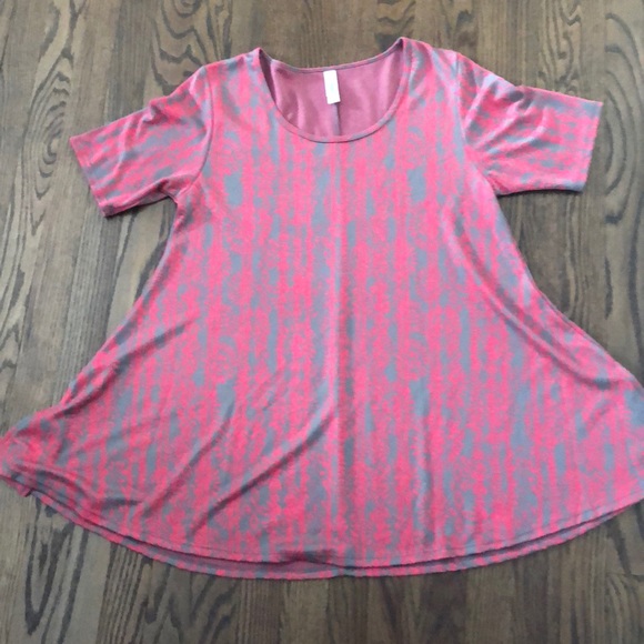 LuLaRoe Tops - NWOT LulaRoe Perfect tee M